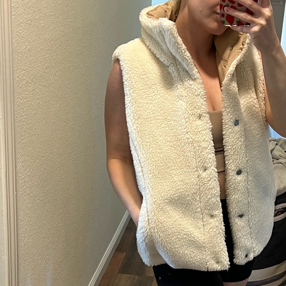 Lucky brand Reversible faux shearling vest - Picture 2 of 10